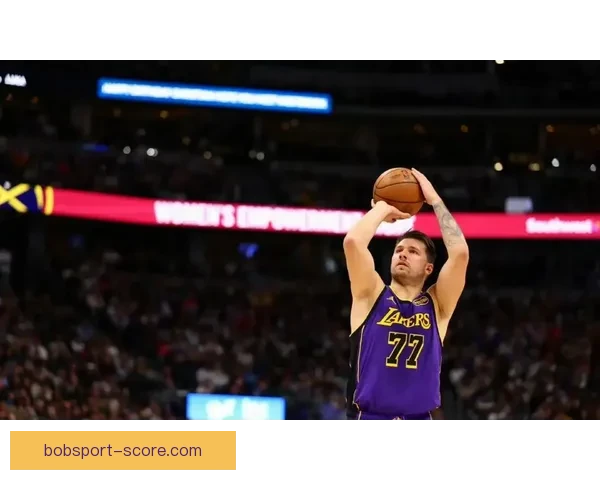 湖人遭活塞双杀无缘十连胜东契奇空砍32分詹姆斯带伤接近三双